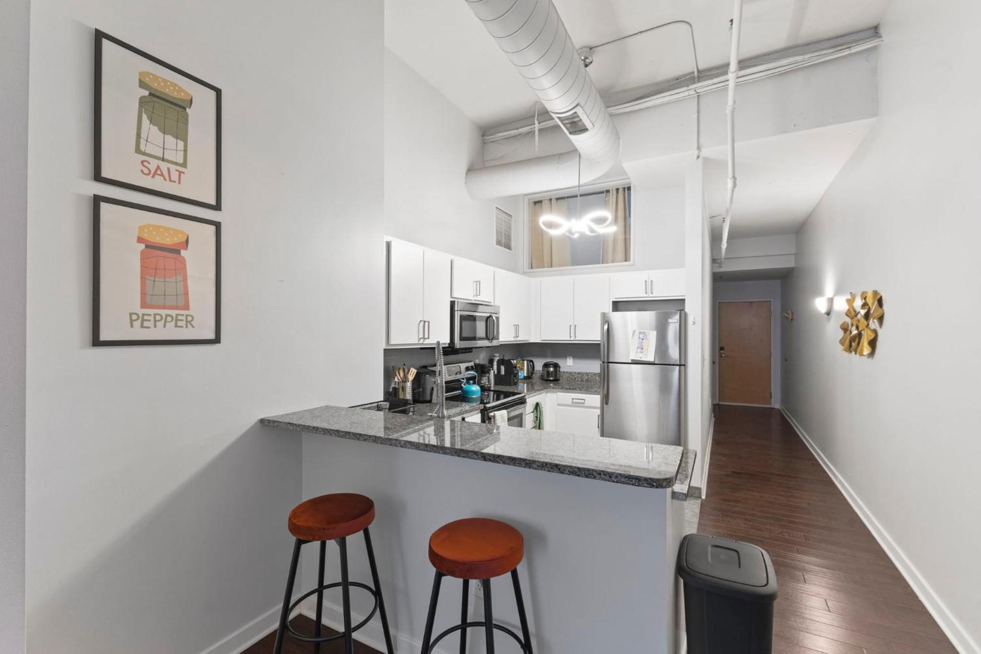 Indy Urban Stay - Skywalk Access - Convention Center - Sleeps7 Индианаполис Экстерьер фото
